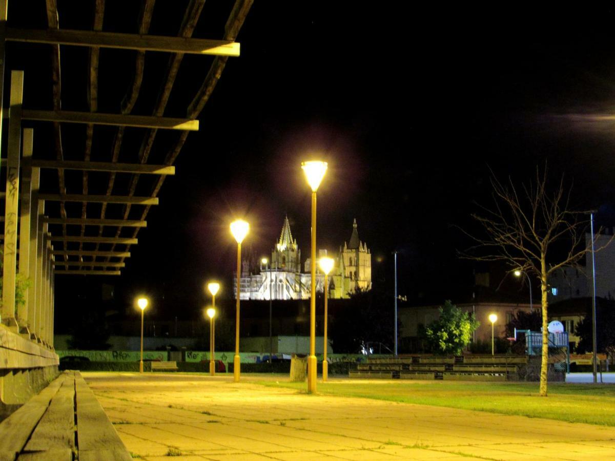 Www Parques De La Catedral Travel Com Parking Privado Gratis Apartment Leon Bagian luar foto
